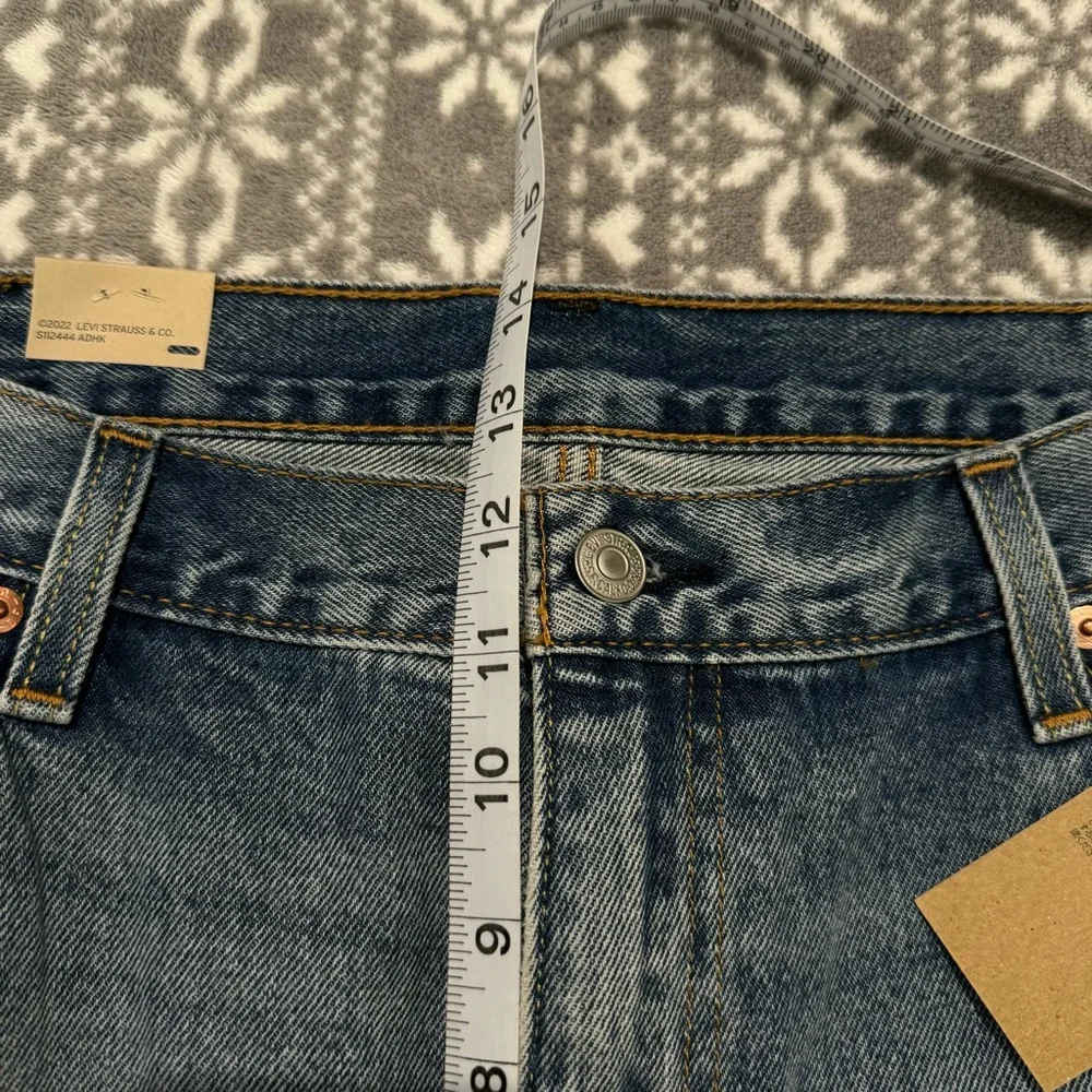 NWT Levi's Men's 550 Relaxed Fit Jeans‎ Distressed 42 x 34 Minimalist Preppy